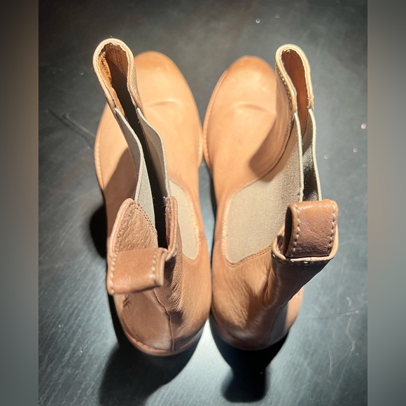 Frye Chelsea boots - Picture 4 of 7